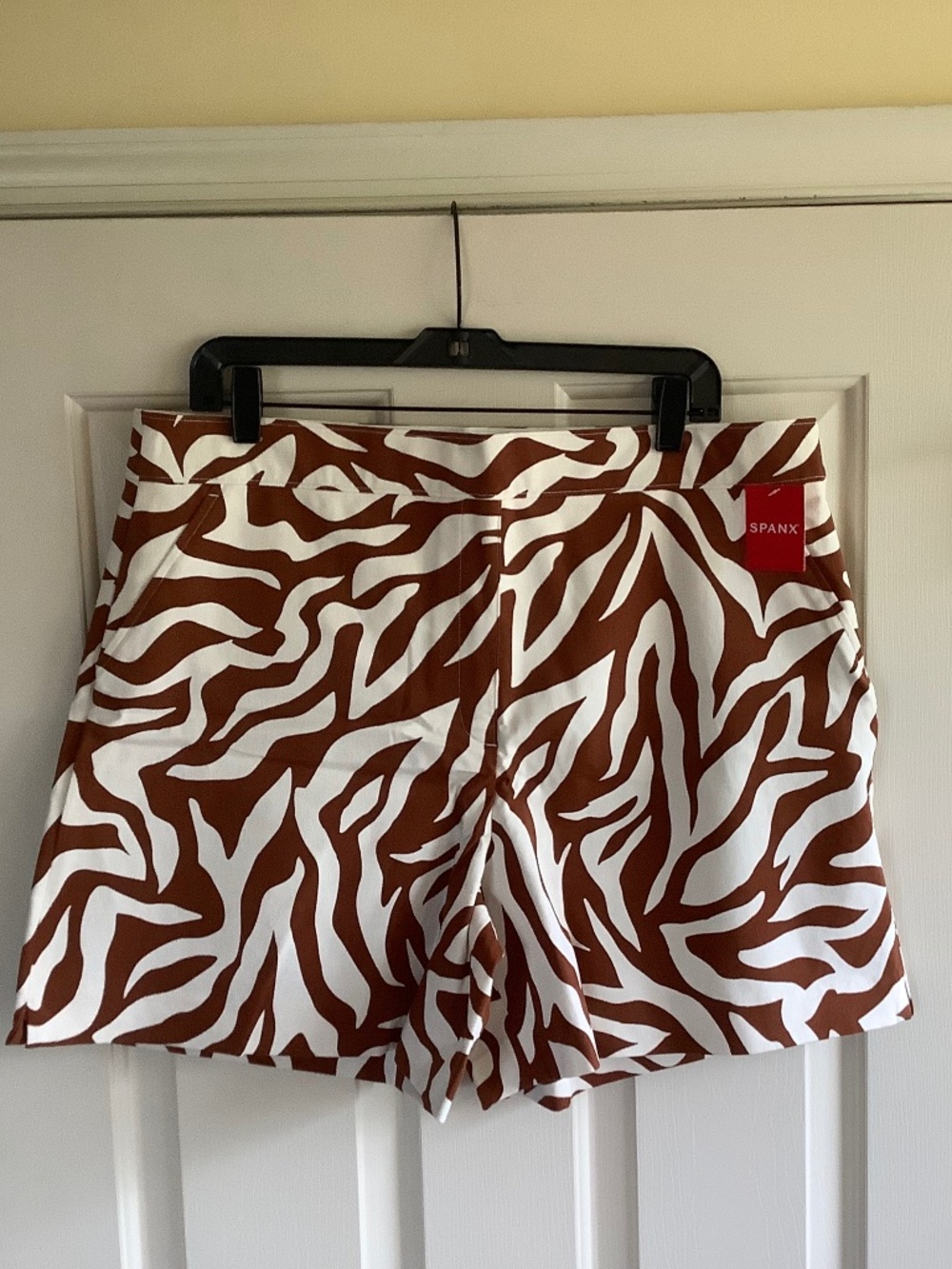 SPANX On-the-Go Printed Shorts, 6”  Zebra Print  Brown Ivory Size XL